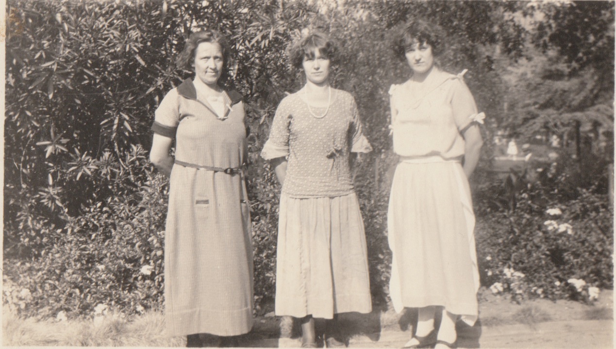 Anna, Karen and Lisa Abelseth together in California